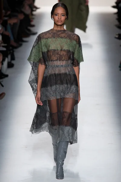 Look 15